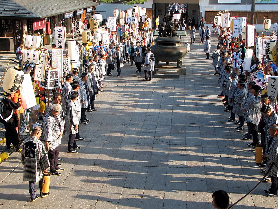長野賓頭盧祭的歷屆記錄照片，並非當屆活動現場。