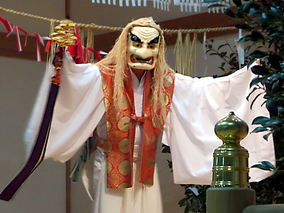 高千穗神社觀光神樂的記錄照片，並非各集落通宵夜神樂。
